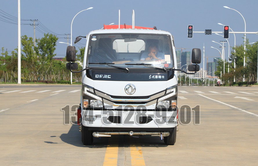 国六东风5吨喷雾洒水车