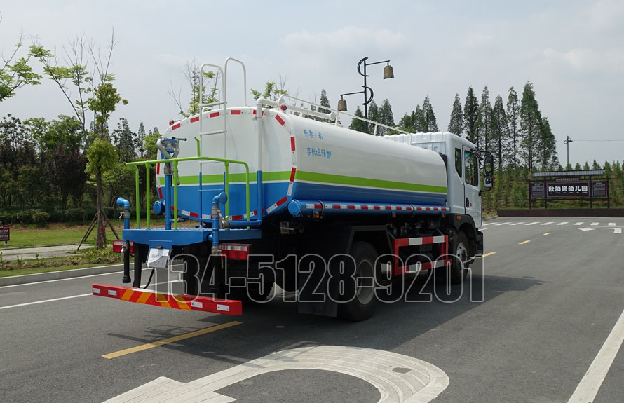 东风D9 12吨洒水车