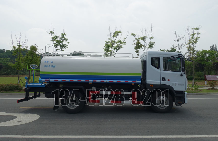 东风D9 12吨洒水车