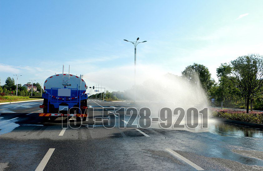 陕汽轩德12吨洒水车高位花洒图片