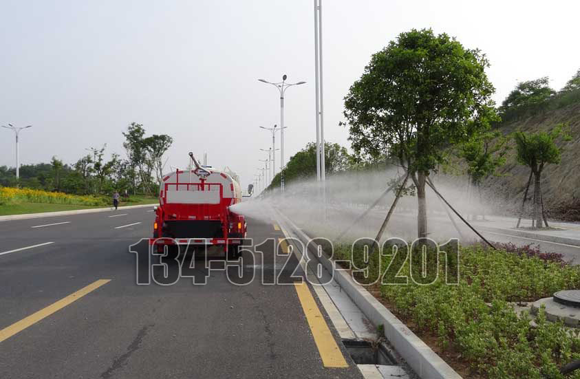 福田时代3吨洒水车侧喷实拍图片