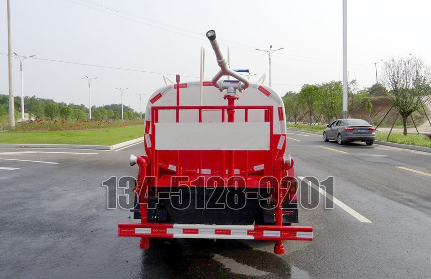 福田时代3吨洒水车