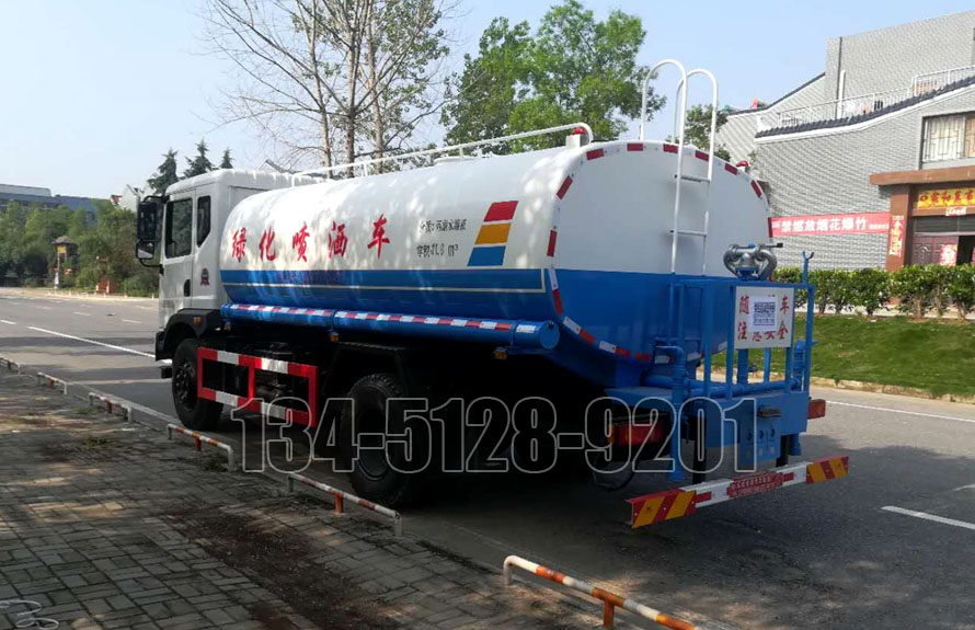 东风T3 12吨洒水车