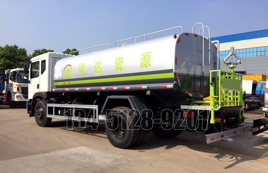 东风T5 13吨洒水车