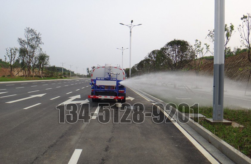 福田欧马可5吨洒水车侧喷图片