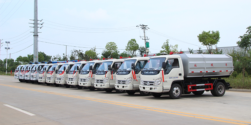 程力专汽-4台压缩垃圾车、8台密封垃圾车准备发车