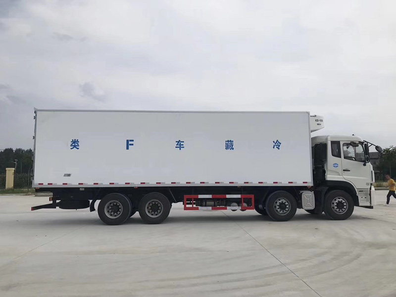 东风天龙前四后八9.4米冷藏车