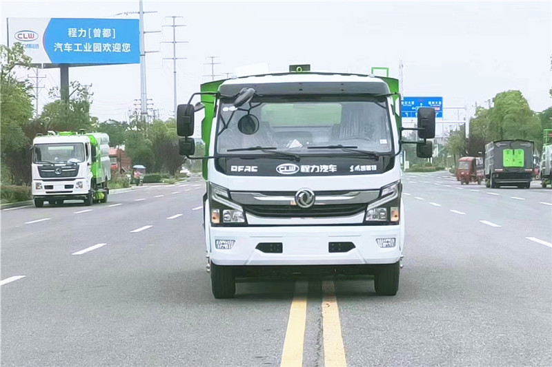 国六东风大多利卡8方 吸尘车