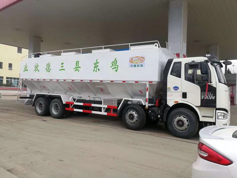 解放四轴40方 饲料运输车